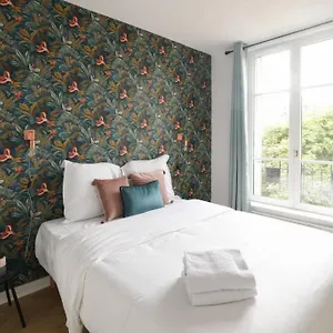Appartement Desiree Charming At Gambetta, Parijs