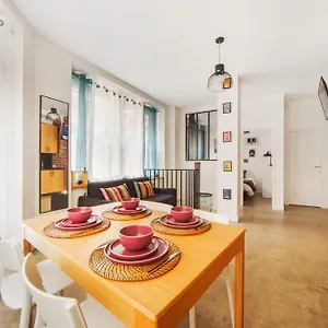 Appartement Large Flat Very Close To Montmartre, Parijs